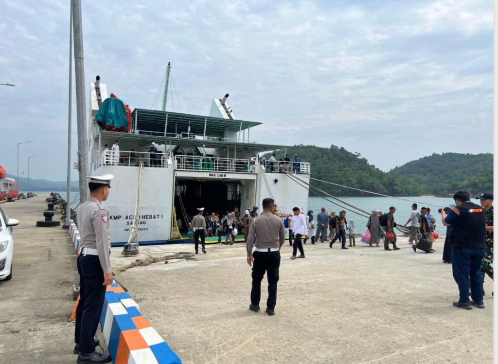 pelabuhan calang lintas calang-siemeulu dengan kapal aceh hebat